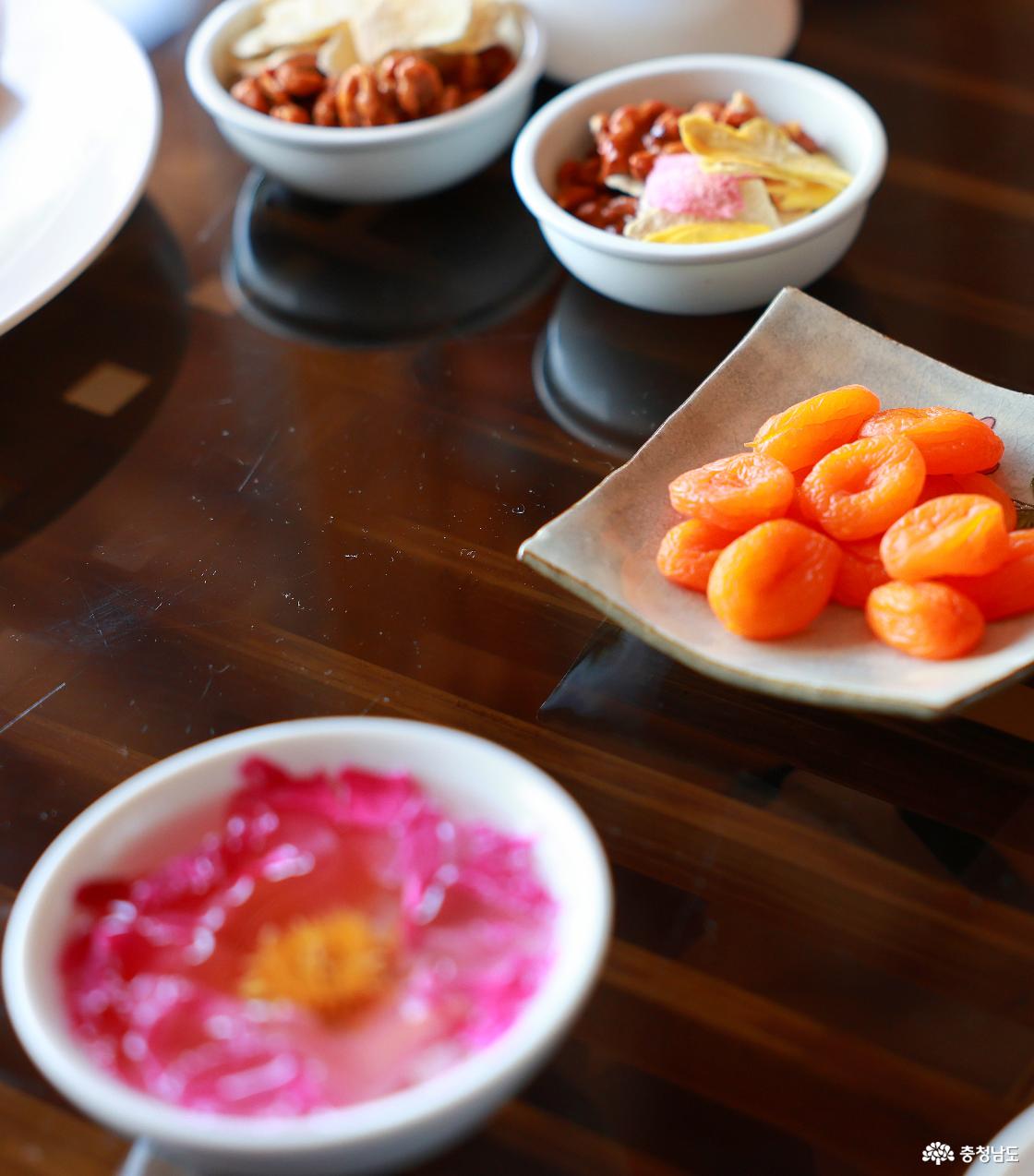 서산의 숨겨진 보석 '도비산 수도사'...떡과 꽃차, 예술을 맛보는 사찰의 향연