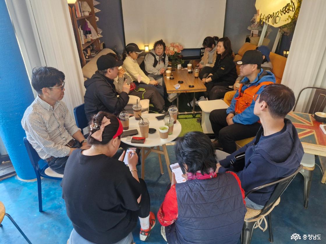 환경정화활동을 마친 후 ‘같이내일’ 운영진 회의 모습