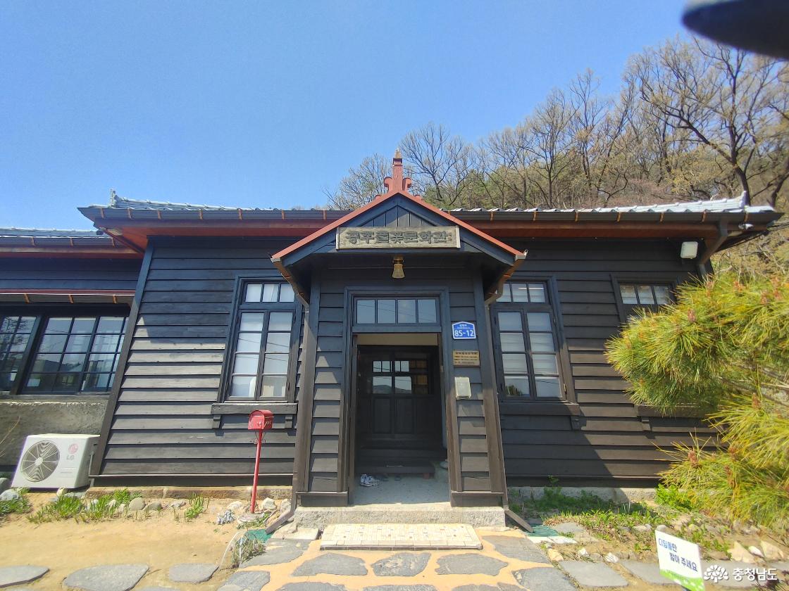 풀꽃문학관 현관