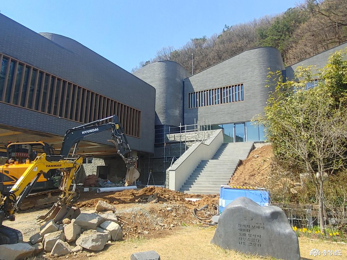 공사 중인 문학창작 플랫폼 사업