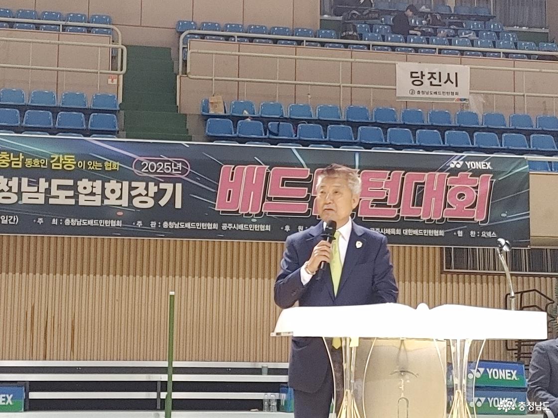 격려사를 하는 김영범 충남체육회장