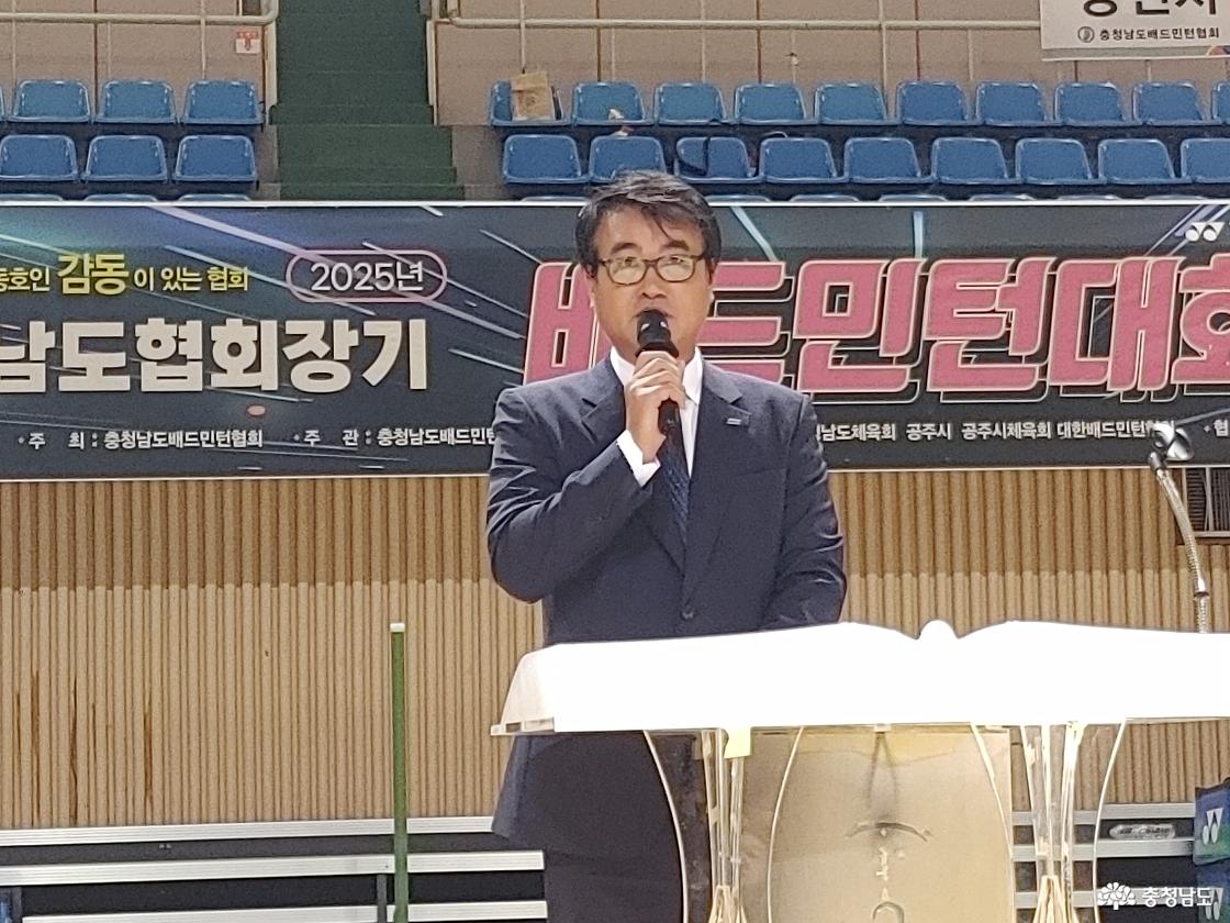 축사를 하는 심용현 전북배드민턴협회장