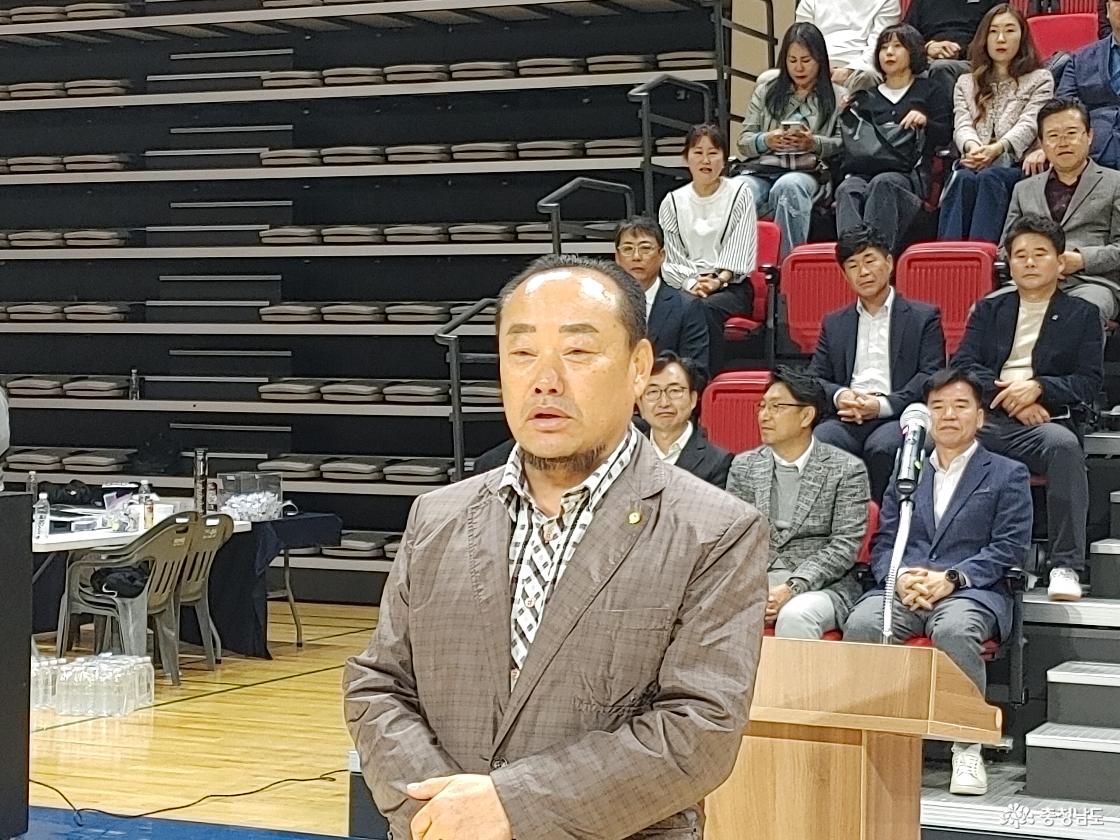 축사를 하는 박병운 충남배드민턴협회장