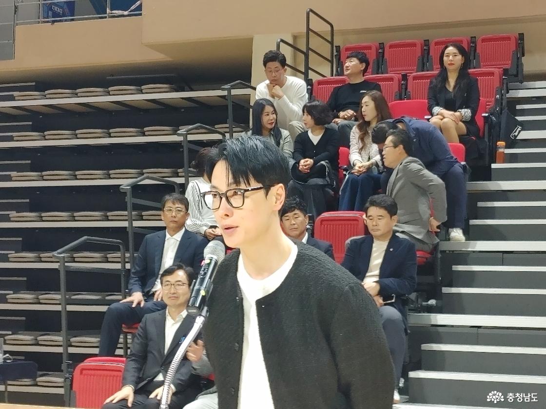 축사를 하는 유재성 위라이브병원 원장