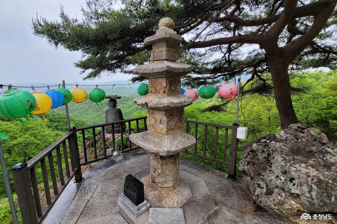 천년고찰 공주 동혈사 삼층석탑.