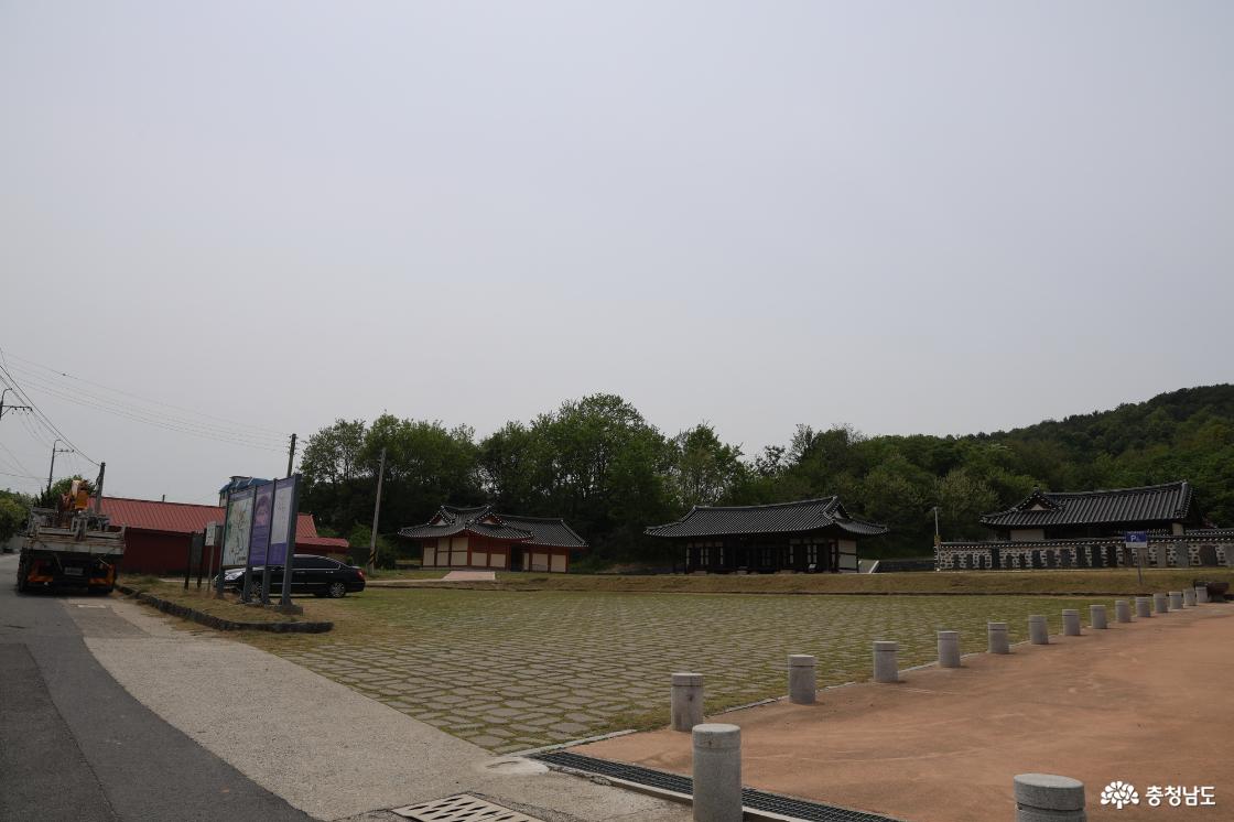 홍산의 중심에 자리한 홍산동헌