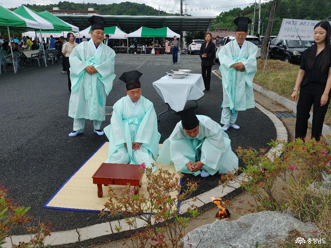 축문을 불사르는 모습