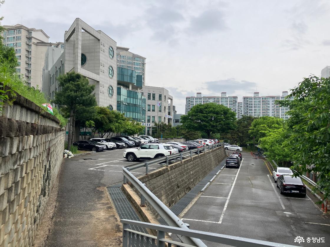 천안시 쌍용동 월봉산에서 쌍용도서관으로 가는 길