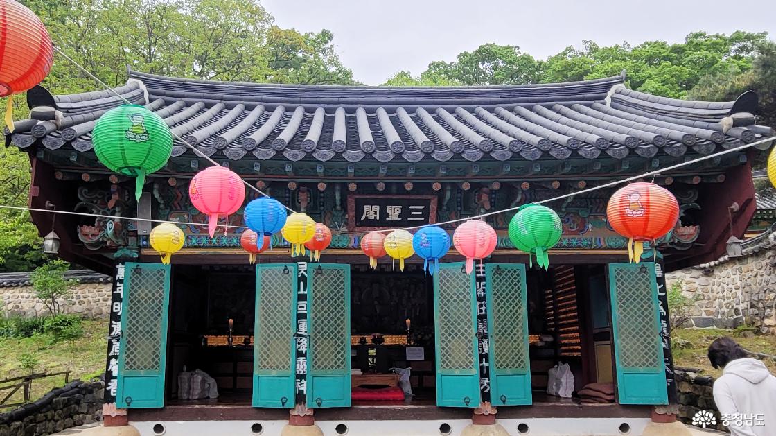 천년고찰 공주 계룡산 갑사 삼성각 전경.