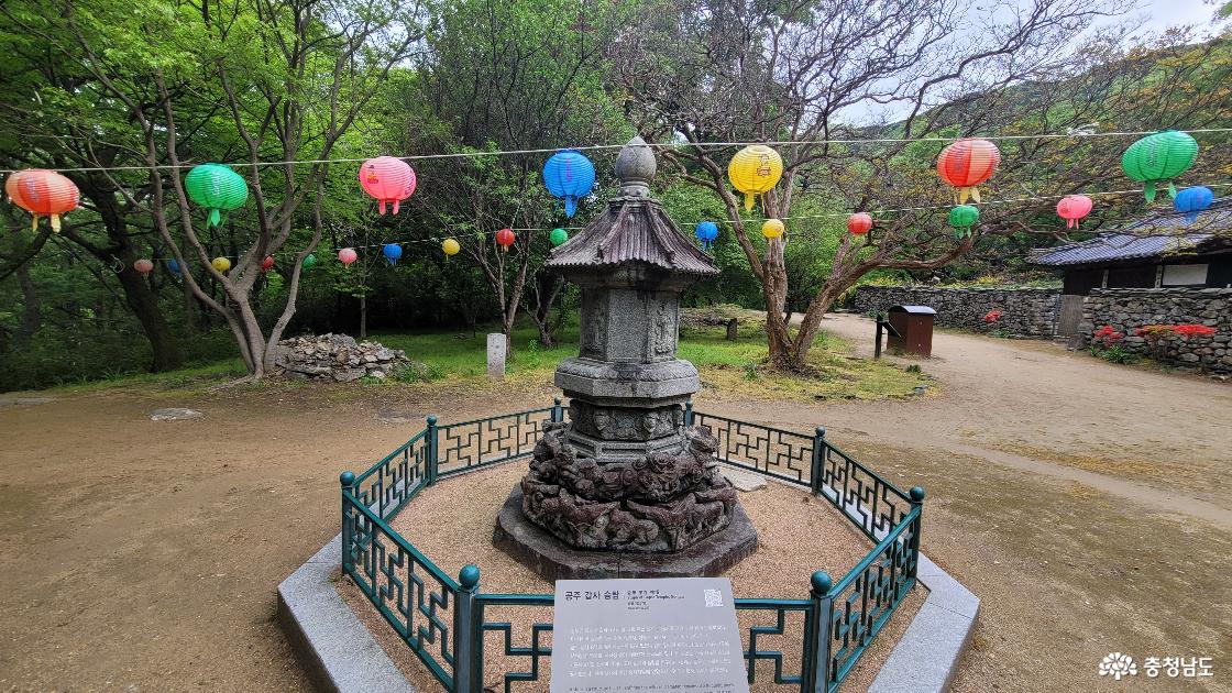 천년고찰 공주 계룡산 갑사 대적전의 승탑 전경.