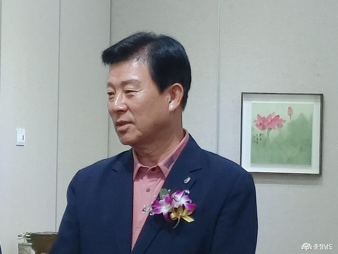 축사를 하는 박범인 금산군수