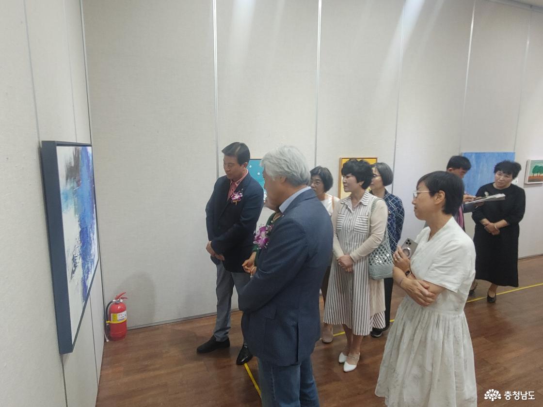 작품관람 모습