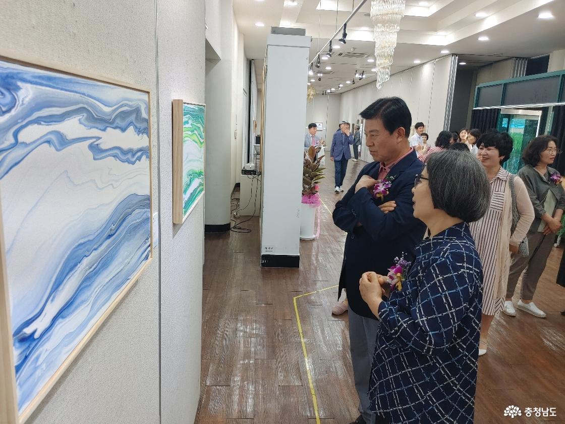 박을님 작가 작품 설명 모습