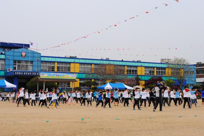 3개 초등학교의 봄 운동회날 사진