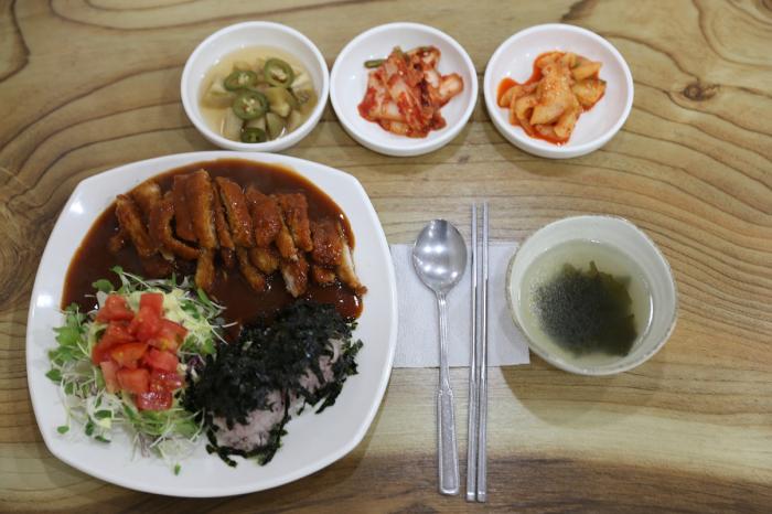 돈가스와 추어탕에 홀라당 반하는 홍성 맛집의 강자