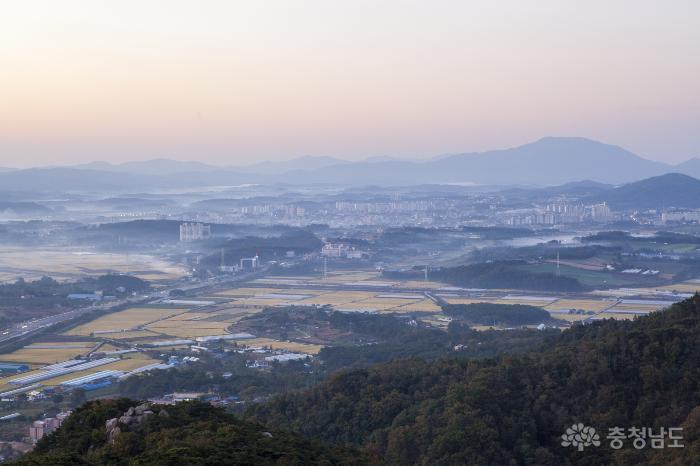 용봉산에서바라본내포신도시일출 1