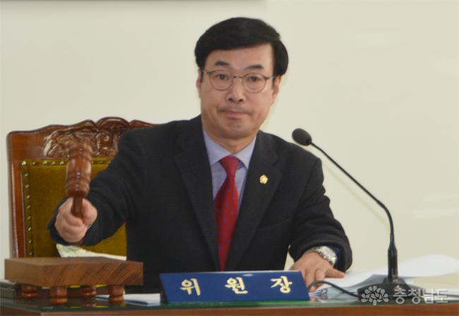 박기영 위원장이 예산결산특별위원회를 주재하고 있다