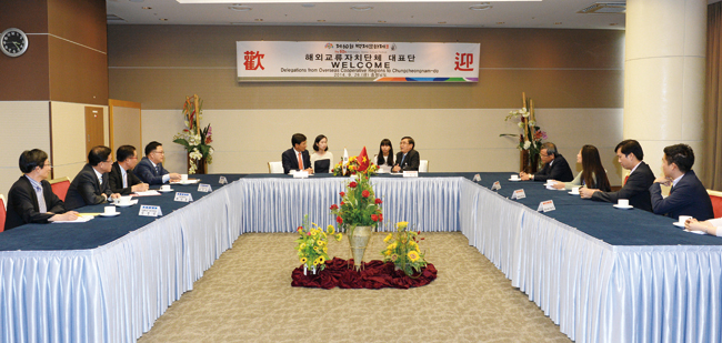 To participate in Baekje Cultural Festival 2014, many delegates from Asian local governments visited Chungnam.