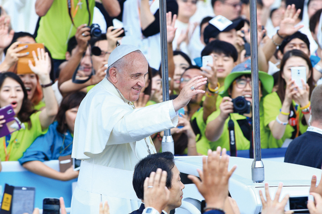 Pope Francis participated the 6th Asia Youth Day held in the solmoe Holy ground during the Visit Korea.