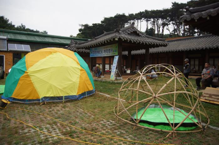 적정기술 캠프장에 설치된 대나무 스타돔