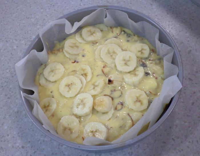 완성된 바나나파이 반죽을 오븐에 넣고 약 15분 정도 구워냅니다.