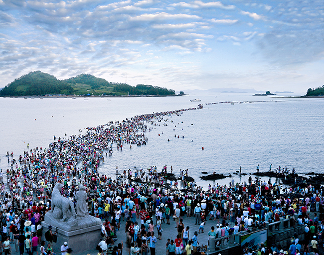 "Miracle of Moses," the mysterious sea-parting in Muchangpo Beach