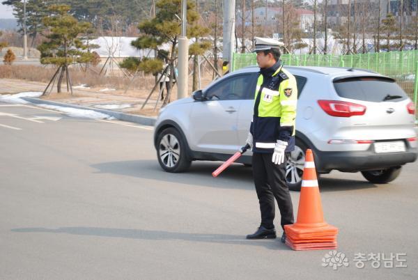 [서산] 편안한 성묘길 안내하는 경찰관들