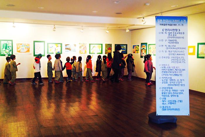 시-日 텐리시 자매도시 초·중학생 서화전시회