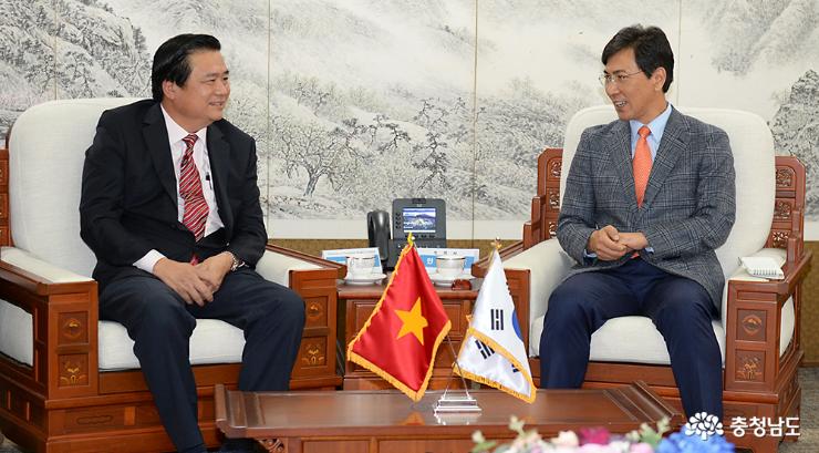 Governor Discussed Cooperation with the Party chief Pham Van Lan