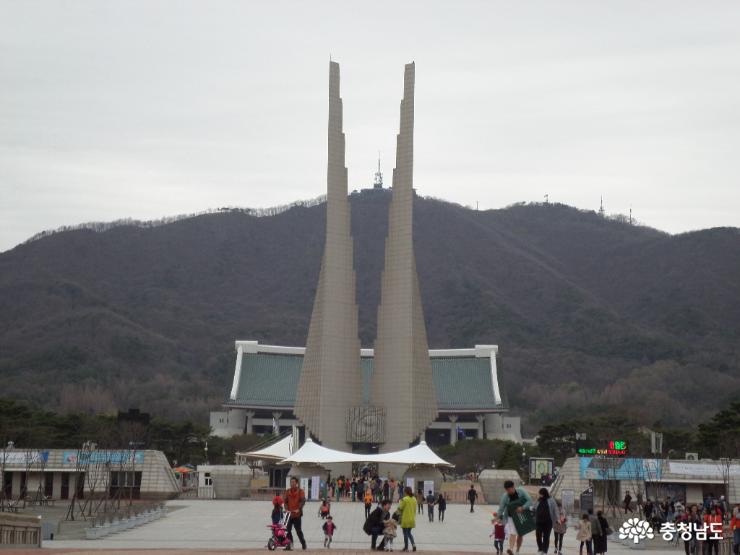 웅장한 모습의 독립기념관