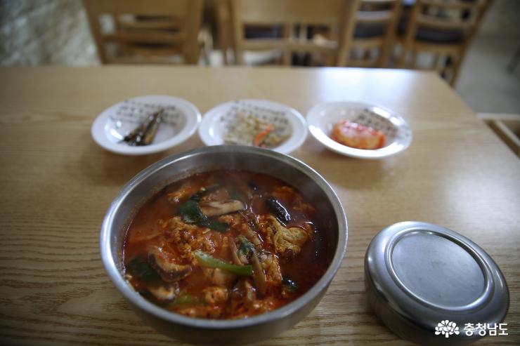 한적한국도변의맛집칠갑산묵밥집 6