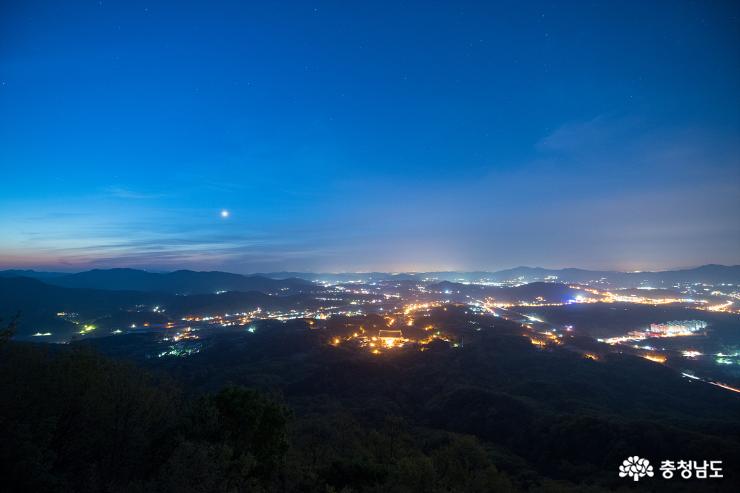 천안 흑성산의 화려한 야경과 일출 사진