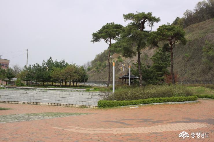 금산 입구의 흰털바위공원과 탑선리 석탑