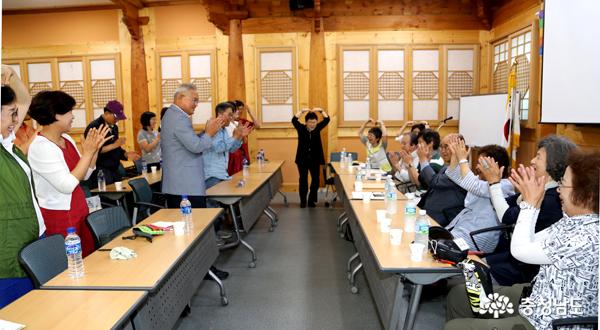 공주와 후쿠오카 회원간에 만남 노래를 합창 후 박수로 친교를 다졌다.