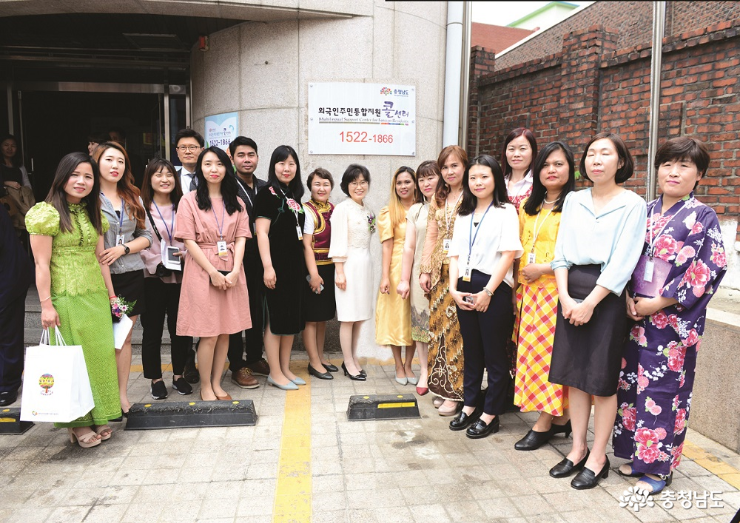 Employees of Chungnam Multilingual Support Center