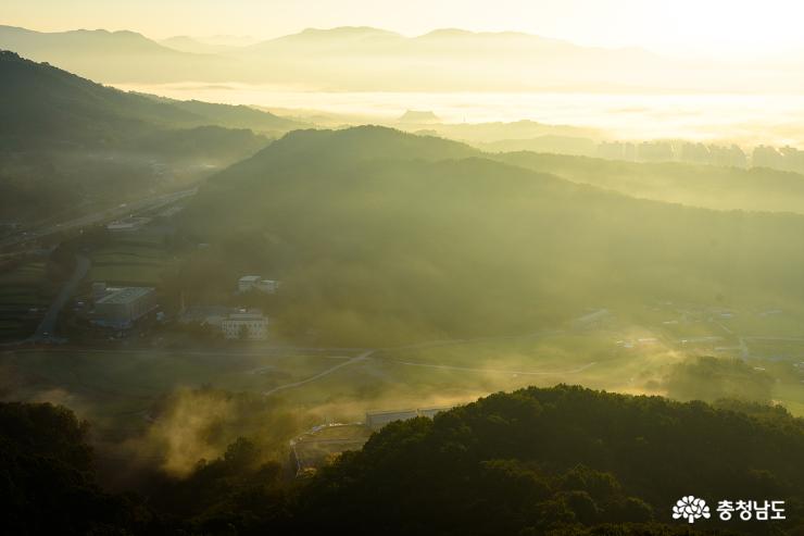 천안 취암산의 가을 일출경 사진