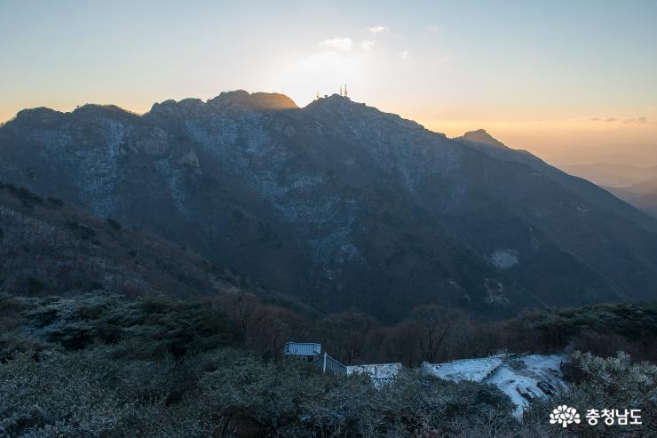 계룡산 연천봉에서 바라본 일출 사진