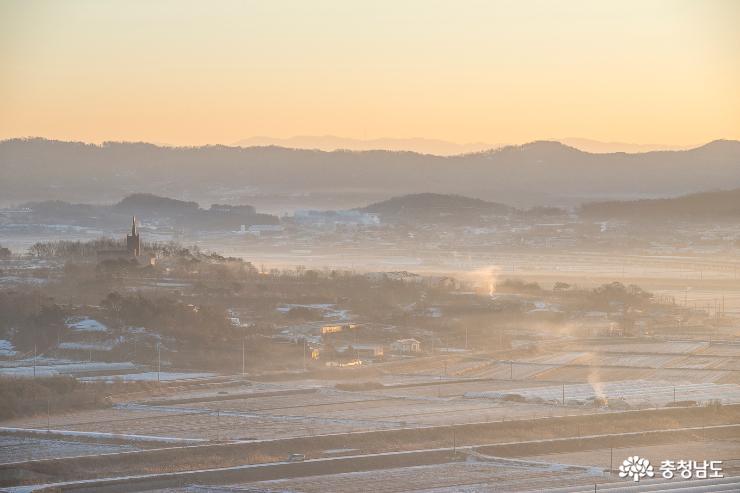 추운 겨울잠에서 깨어난 홍성의 아침 사진