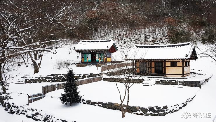 눈내린 겨울, 아름다운 만수산 무량사 사진