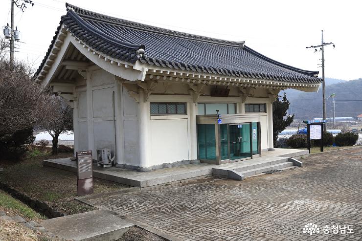 남이흥 장군의 유품을 보관 전시중인 모충관
