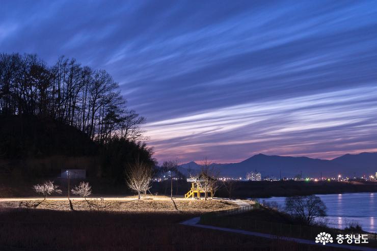 백마강을 아름답게 수 놓은 불빛 사진