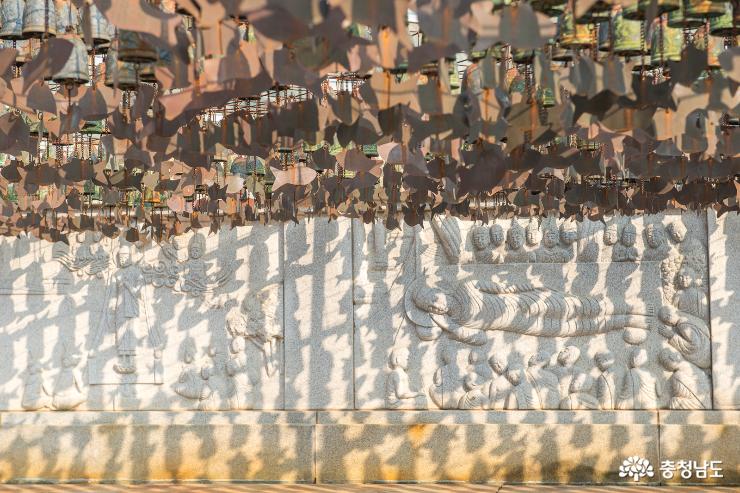천개의 불상을 만날 수 있는 '이색사찰' 성곡사 사진