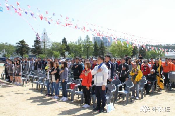[서산 서일고] 300여 동문들, 추억의 교정에서 우정 나눠 사진
