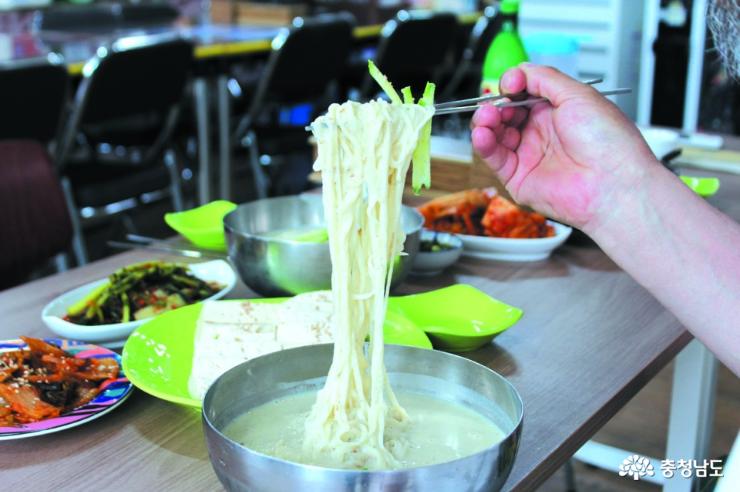 북한주민들이 만드는 함경도 지역 음식점 ‘함경도 손두부’