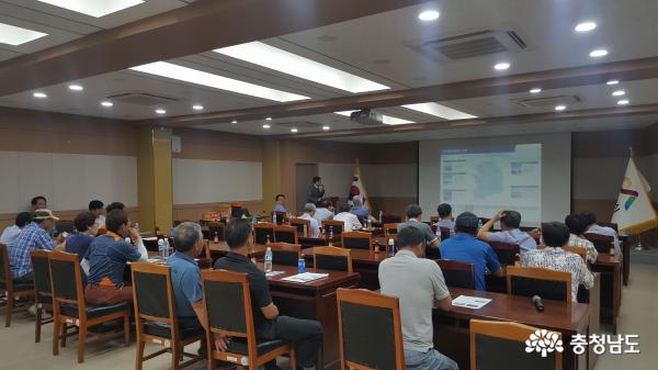한국동서발전에서이 23일 대산읍 행정복지센터 회의실에서 대호호 수상태양광발전사업 관련 설명회를 개최했다. 