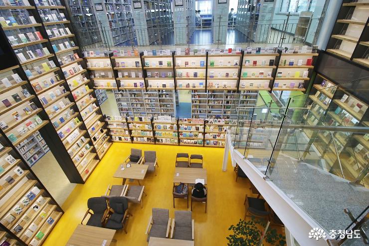 시민들의 문화공간, 아산 시립도서관