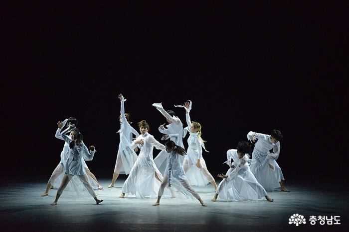 ‘춤, 빛의 세계로’...제21회 천안국제무용제 개최