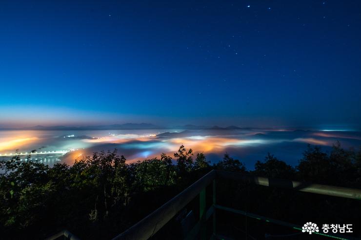 계룡산이 보이는 공주 연미산의 아침 사진