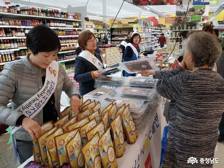 A sales booth at the largest Korean American festival in the U.S.