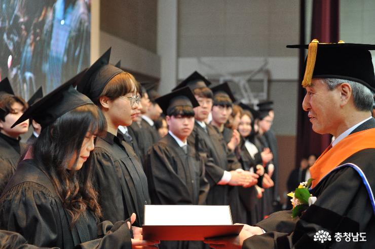 충남도립대 학위수여식, 471명 졸업생 지역 일꾼 ‘첫 발’ 2